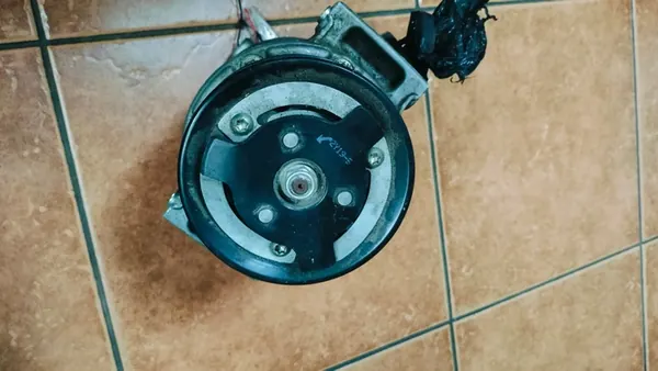 Compressore AC VW Jetta 5C 2.0 USA 5C0820803G image 2