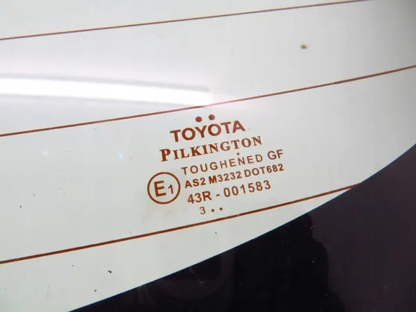 Toyota OE Heckklappenglas OEM A1011542 image 4