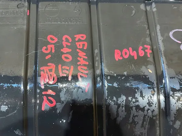 Renault Clio III 05-12 Motor Sköld Framsidan image 10