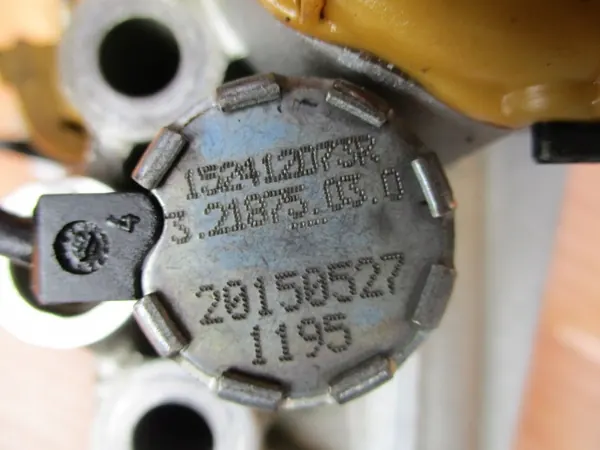 Ölpumpenventil OEM 152412073R für Renault Nissan image 3