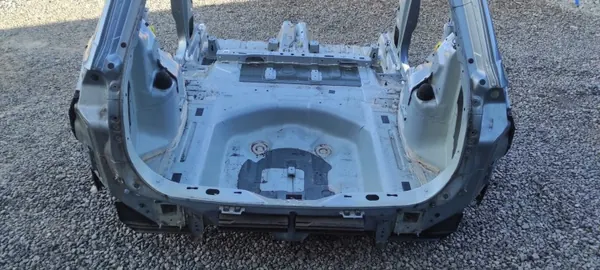 Panel de suelo trasero Suzuki OE FRGHYEJUYTRE image 2