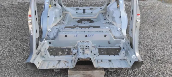 Panel de suelo trasero Suzuki OE FRGHYEJUYTRE image 8
