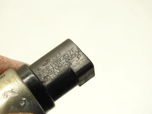 Aikakennosensori Audi A6 C6 3.2 FSI 06E109257F image 7