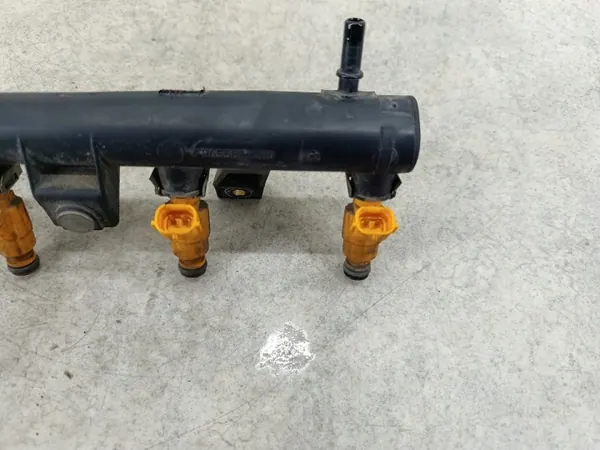 OEM 9655833580 Rail de inyección para Citroen C3 II 1.4 image 10