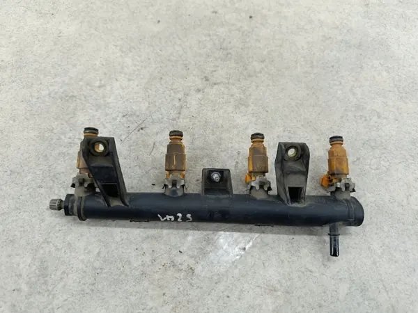OEM 9655833580 Rail de inyección para Citroen C3 II 1.4 image 8