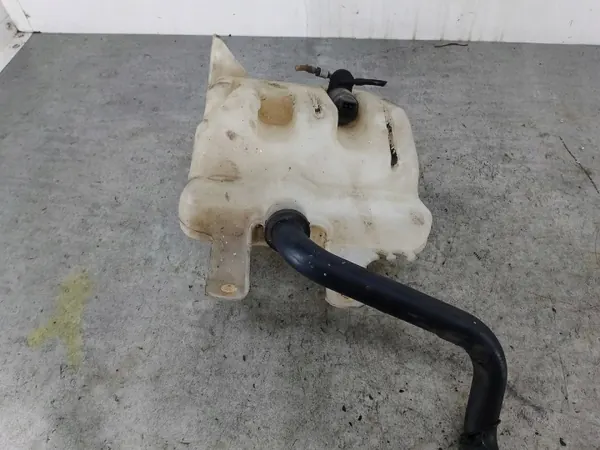 Nissan OEM pesuliuoksensäiliö Micra III K12 1.5 DCI:lle image 4
