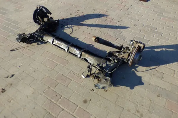 Viga suspensión trasera OEM 440102370R para Renault Megane IV image 4