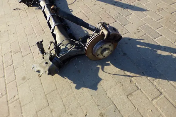 Viga suspensión trasera OEM 440102370R para Renault Megane IV image 5