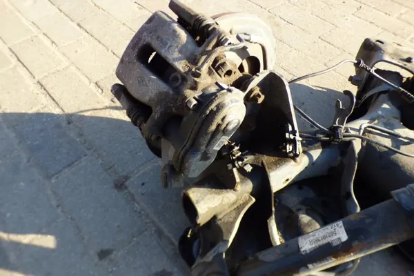 Viga suspensión trasera OEM 440102370R para Renault Megane IV image 8