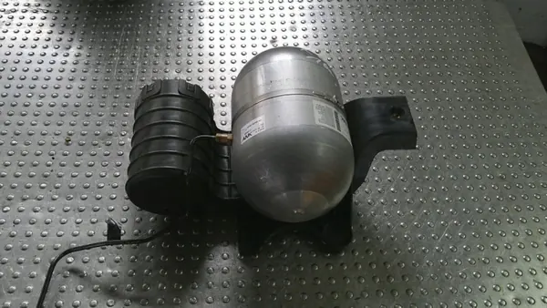Jaguar XJ X351 Luchtvering tank OEM 4x4OE005468 image 2