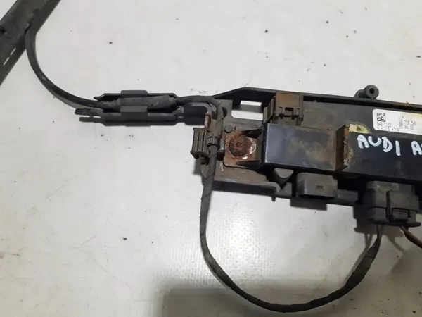 Contrôle d'ouverture de coffre à pied Audi A8 D4 image 6