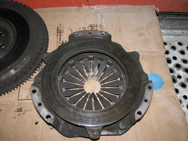 Astra J Corsa D E Meriva B Kytkinlevy OEM image 2