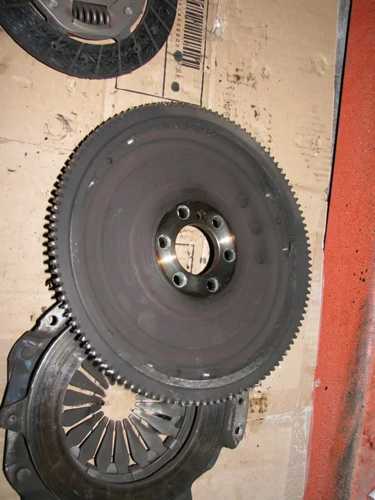 Astra J Corsa D E Meriva B Kytkinlevy OEM image 6