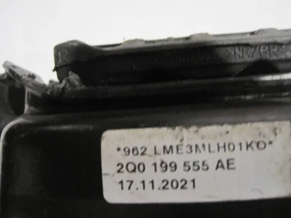 Soporte motor OEM 2Q0199555AE - Volkswagen usado image 3