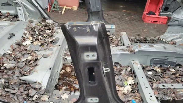 PEUGEOT 508 II 22r Mittpelare Höger Tröskel Begagnad image 3