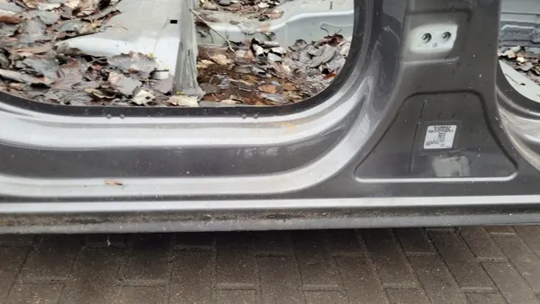 PEUGEOT 508 II 22r Mittpelare Höger Tröskel Begagnad image 4