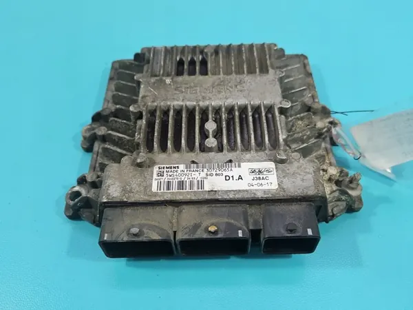 Volvo S40 II V50 2.0 HDI Unidade de Controlo Motor 30729065A image 2