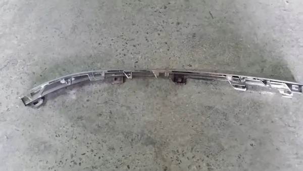 Krominen etupuskuri koristelista oikea keski VW Touareg 3 image 5