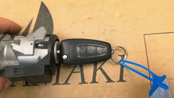 FORD C-MAX MK2 10-19 FOCUS MK3 KUGA II Ignition Key OEM image 4