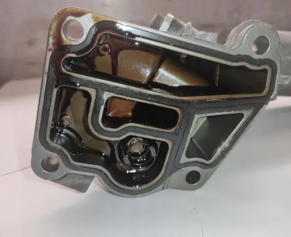 Mercedes Oljekylare Filterbas OEM A2711800610 image 3