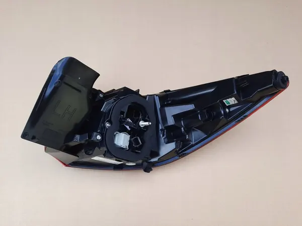 Lámpara Trasera Izquierda Opel Grandland X OEM image 4