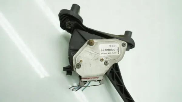 Volvo gaspedalslyft OEM 30683516 för S80 I/V70 II image 3
