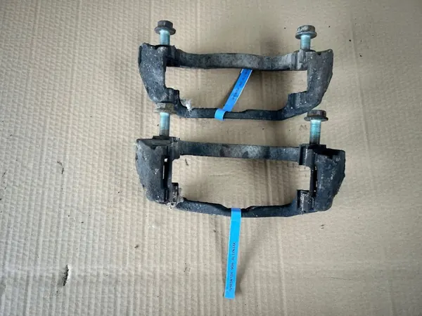 Suporte de fixação dianteiro OEM VHB4682 para Mercedes Sprinter image 2