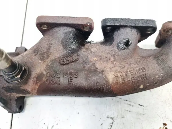 Colector de escape OEM 06E253034E Audi A6 2.4L 2005 image 4