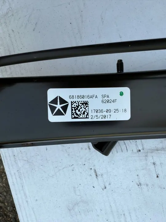 Chrysler OE 68186016AF Türführung - Gebraucht image 3