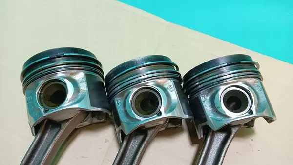 Audi A5 8T Kolv med Stång 059107065DG image 5