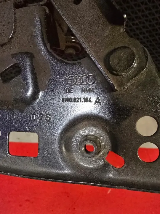 Suporte de para-lama dianteiro direito OEM 8W0821136B Audi A4 B9 image 3
