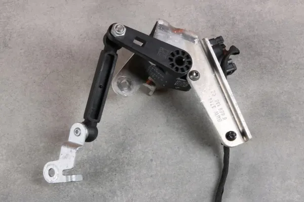 Strålkastarnivåsensor OEM 6895466 Höger Bak image 3