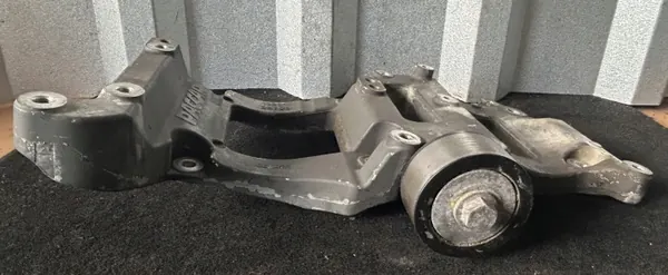 Generatorfäste DAF XF Euro 6 OEM 1929549 image 3