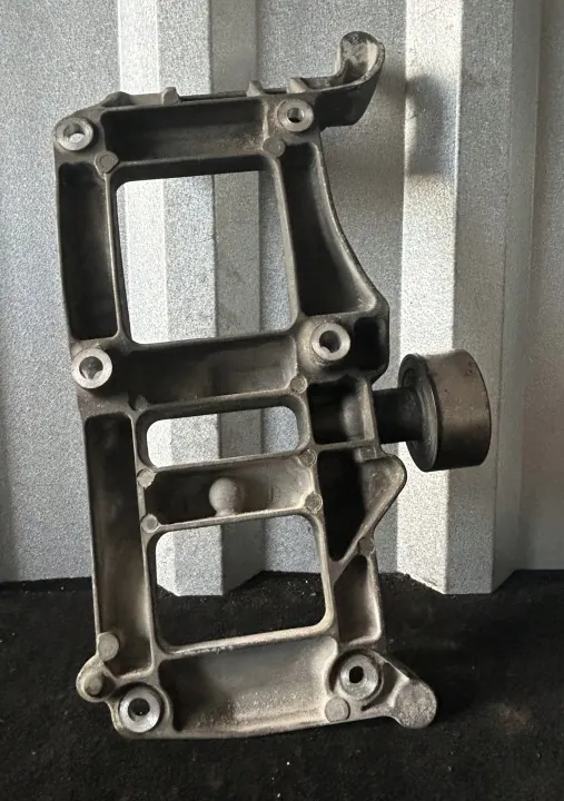 Generatorfäste DAF XF Euro 6 OEM 1929549 image 4