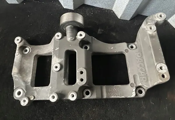 Generatorfäste DAF XF Euro 6 OEM 1929549 image 5