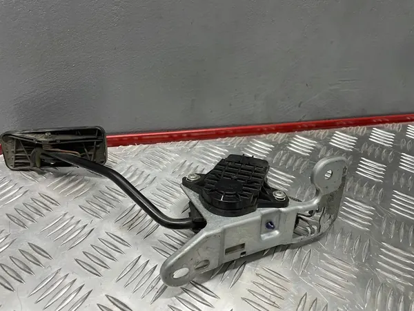 Gaspotentiometer Subaru Legacy IV 2.0B image 4