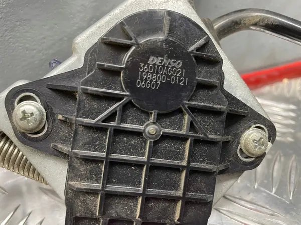 Gaspotentiometer Subaru Legacy IV 2.0B image 6