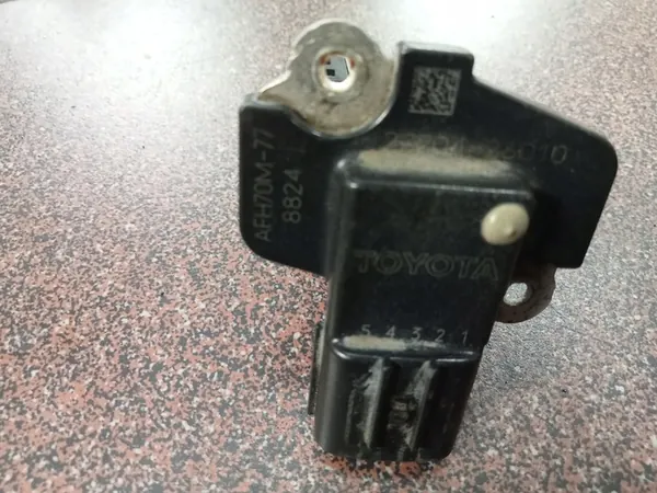 Toyota Luchtmassameter AFH70M77 image 2