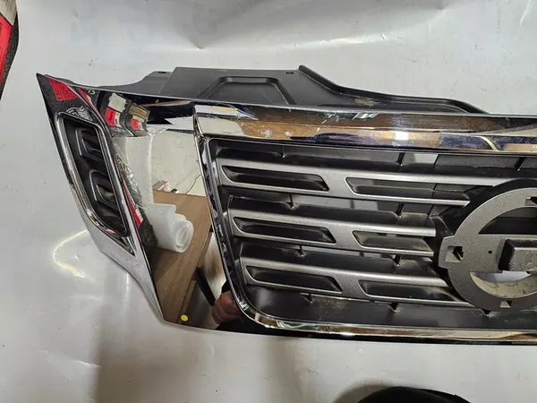 Nissan OE Grill Front 623104KJ0C image 3