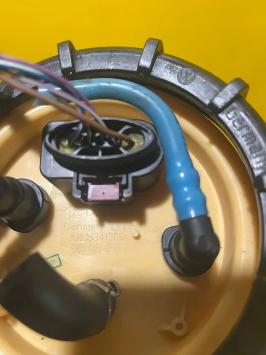 Bomba de combustível Skoda Fabia Mk2 (5J) YBV17357 image 4