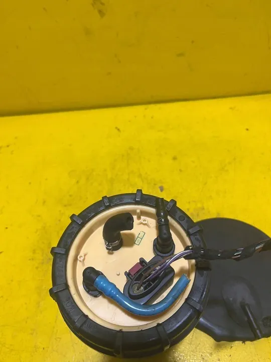 Bomba de combustível Skoda Fabia Mk2 (5J) YBV17357 image 5