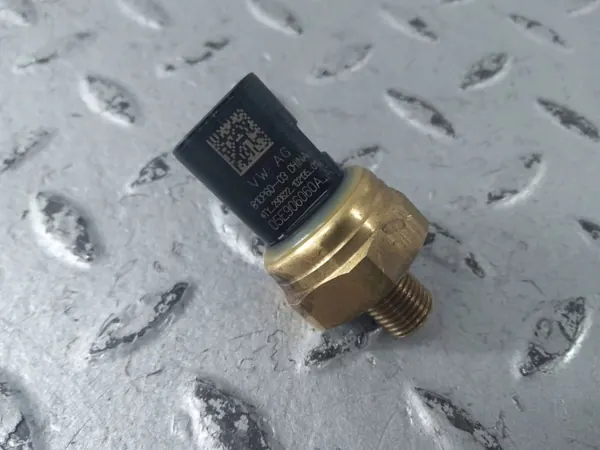 Sensor de pressão de óleo Skoda Kamiq OEM 05E906060A image 2