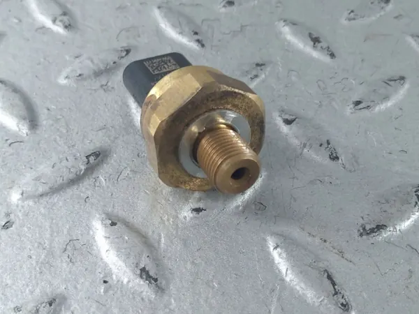Sensor de pressão de óleo Skoda Kamiq OEM 05E906060A image 4