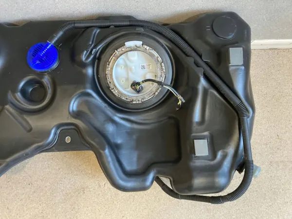 Tanque combustível BMW 1 F40 OEM 7460941 - Usado image 3
