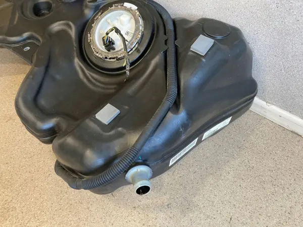 Tanque combustível BMW 1 F40 OEM 7460941 - Usado image 7