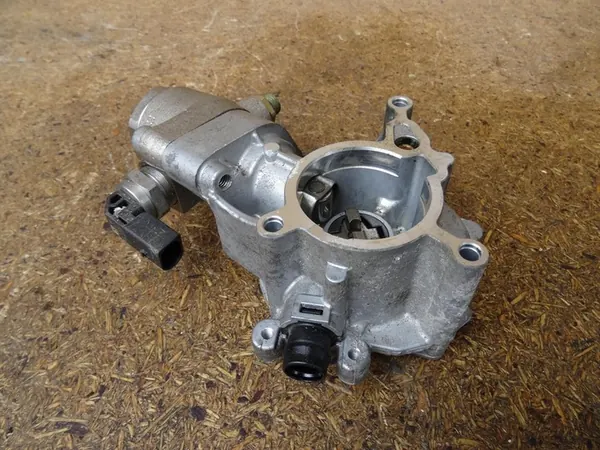 Imupumppu AUDI Q3 8U TT 8S 2.0 TFSI 06L145100F image 3