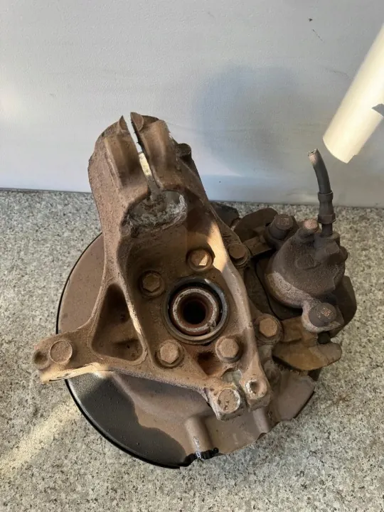Vorderer linker Drehbolzen OEM Volvo V40 II 2012-2018 image 4