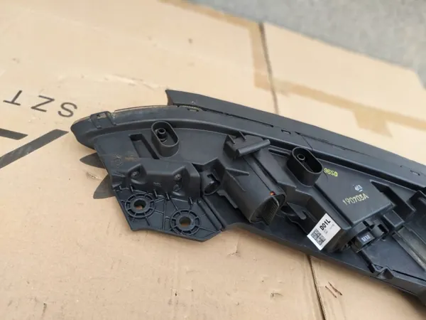 Hyundai KONA Vasen DRL LED-valo OEM 92207-J90 image 4