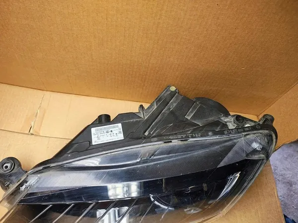 Linker Xenon-Scheinwerfer Skoda Superb III B8 image 4