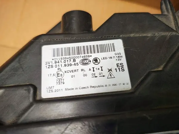 Linker Xenon-Scheinwerfer Skoda Superb III B8 image 6